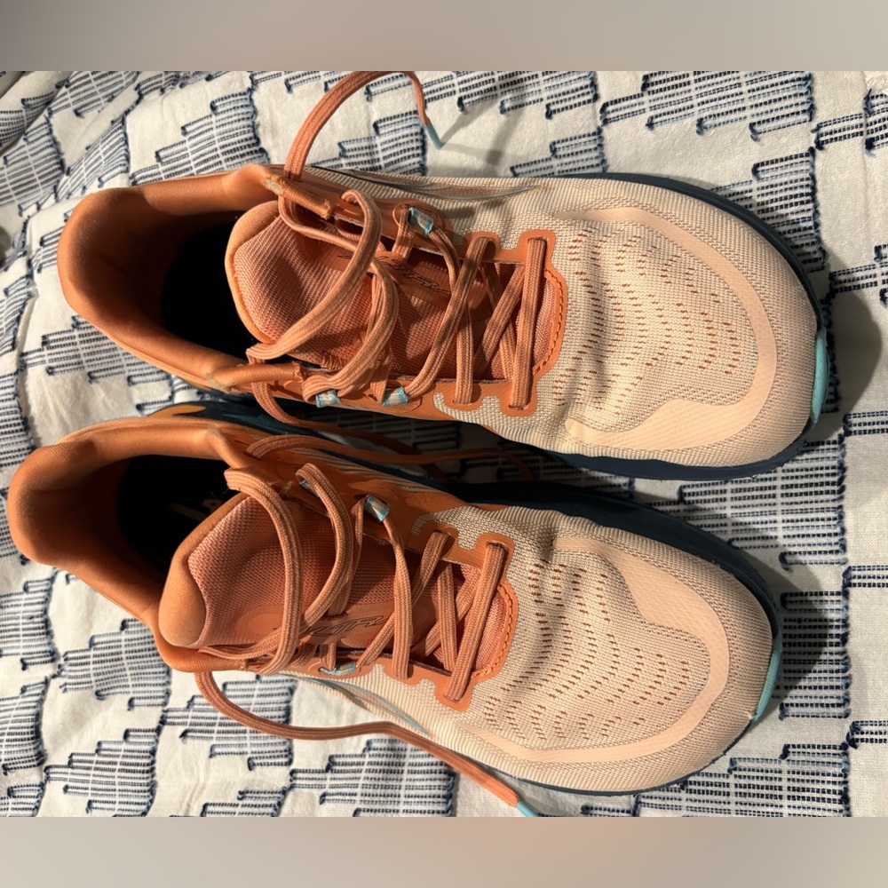 Altra Paradigm 7